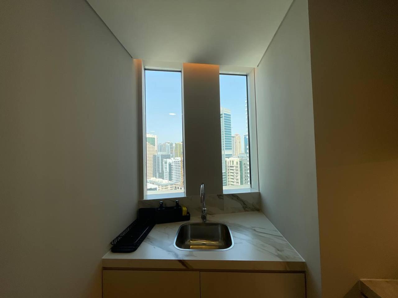 Marina Walk Gem Modern With Pool & Gym Access, Steps To & Metro Managed By Sunnyhomes *