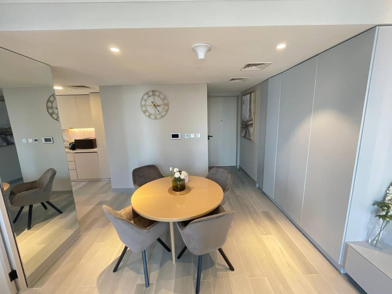Marina Walk Gem Modern With Pool & Gym Access, Steps To & Metro Managed By Sunnyhomes Appartement Dubaï