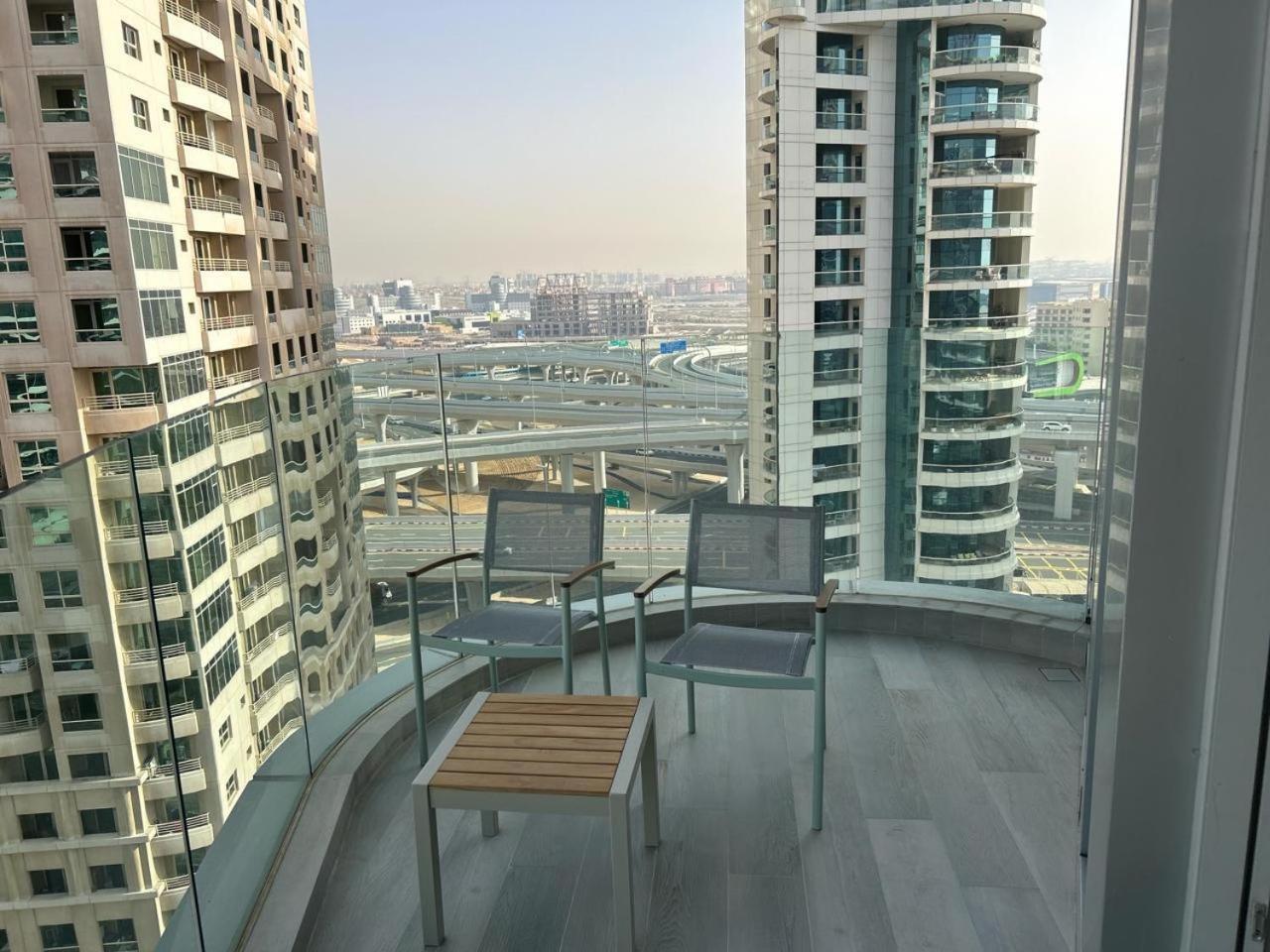 Marina Walk Gem Modern With Pool & Gym Access, Steps To & Metro Managed By Sunnyhomes Appartement Dubaï