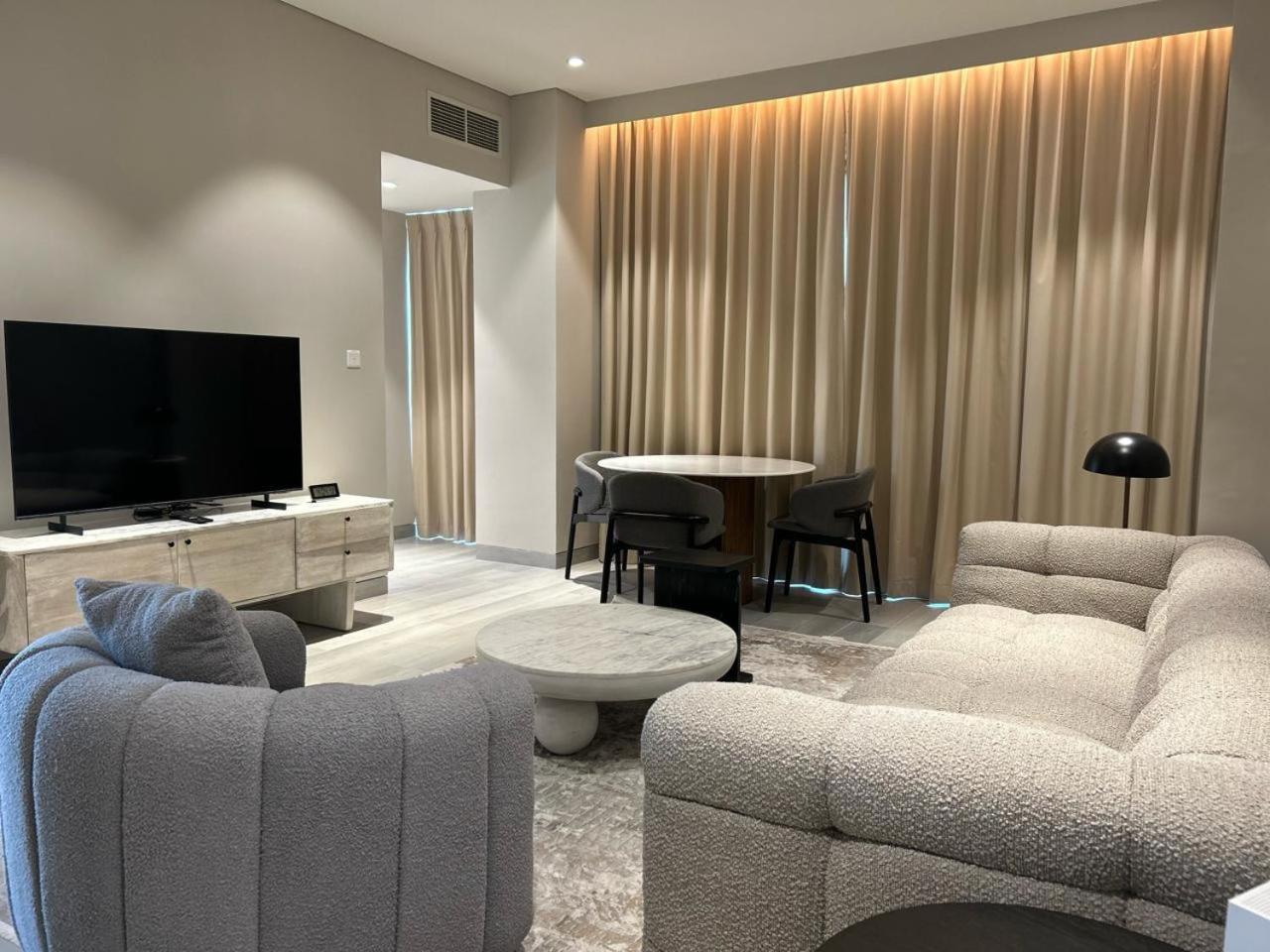 Marina Walk Gem Modern With Pool & Gym Access, Steps To & Metro Managed By Sunnyhomes *
