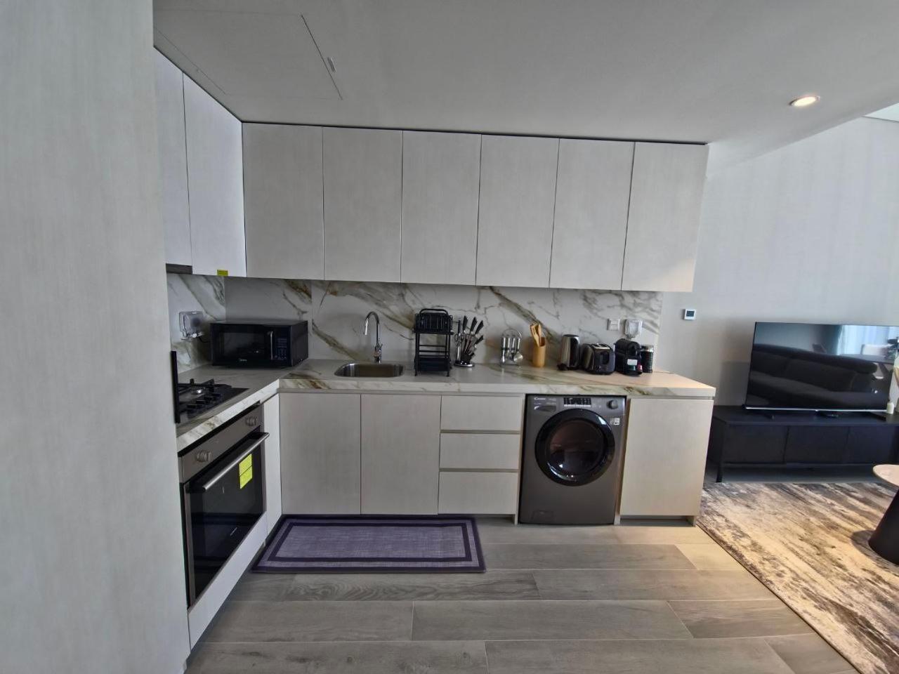 Marina Walk Gem Modern With Pool & Gym Access, Steps To & Metro Managed By Sunnyhomes *