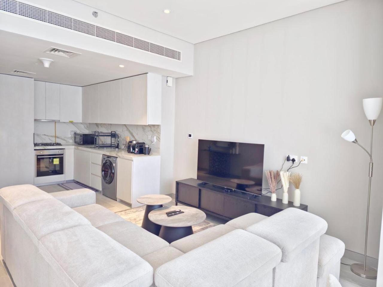 Marina Walk Gem Modern With Pool & Gym Access, Steps To & Metro Managed By Sunnyhomes